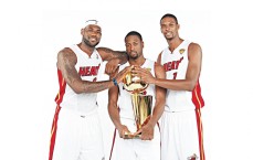 开云综合服务-英超焦点战，西汉姆联对决桑德兰，进攻防守大比拼—今日比分预测揭秘