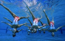 【开云品牌】罗本老特拉福德凌空抽射，曼联主场寂静中的永恒回响