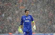 开云综合服务_科怀·伦纳德火线回归显神威，伤停6天复出斩获24+5，连续23场得分20+致敬医疗团队