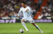 开云中国官网：桑德兰半程评级，防线基石罗宾·勒夫斯铸就惊艳开局，球员表现与比赛战术深度解析