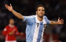 开云中国官网|埃梅里激情燃烧！维拉2-1力克曼联豪取10连胜，111年奇迹震撼5万观众