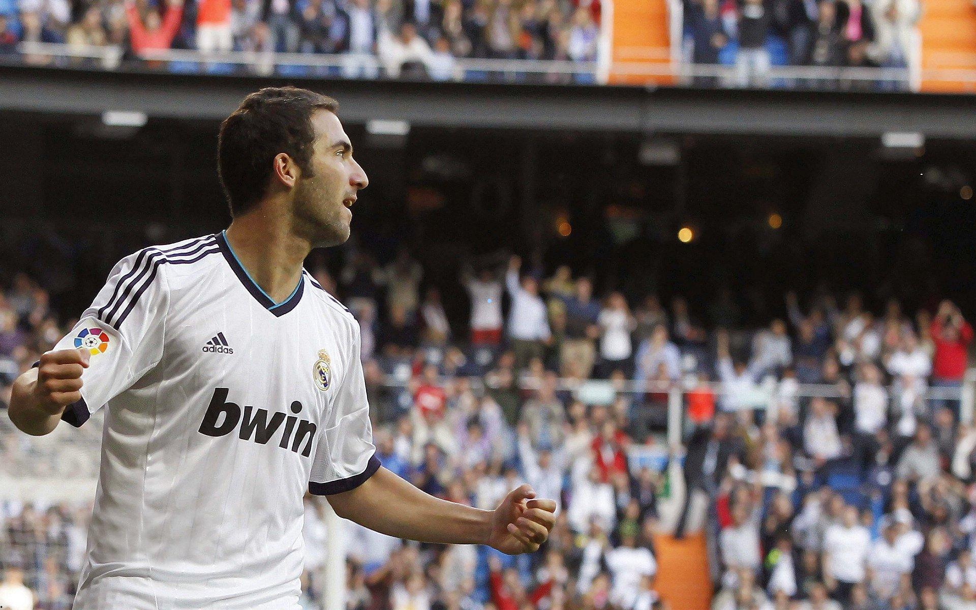 胡安-加西亚神扑救险引爆赛场，费尔明抱头惊叹，什琴斯尼笑逐颜开